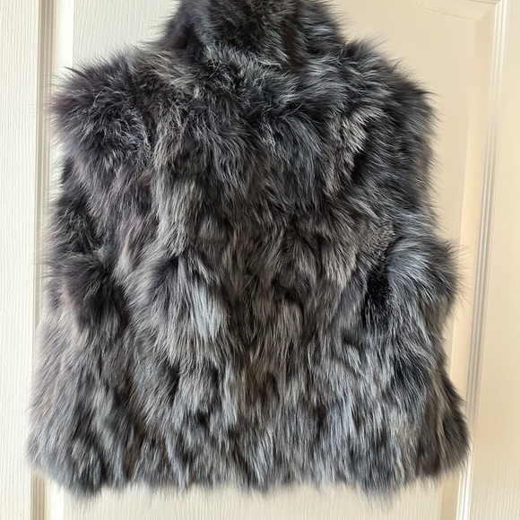 Luxurious Fur Vest in Gray and Black - Picture 3 of 4